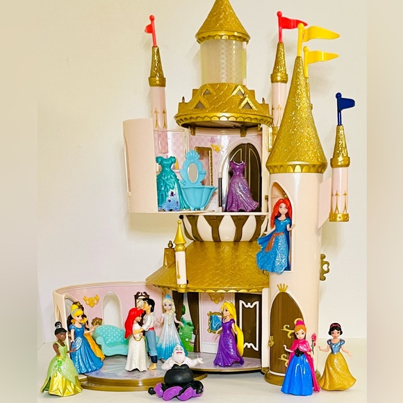 RARE The Little Mermaid - Prince Eric's Castle PlaySet - Picture 2 of 12